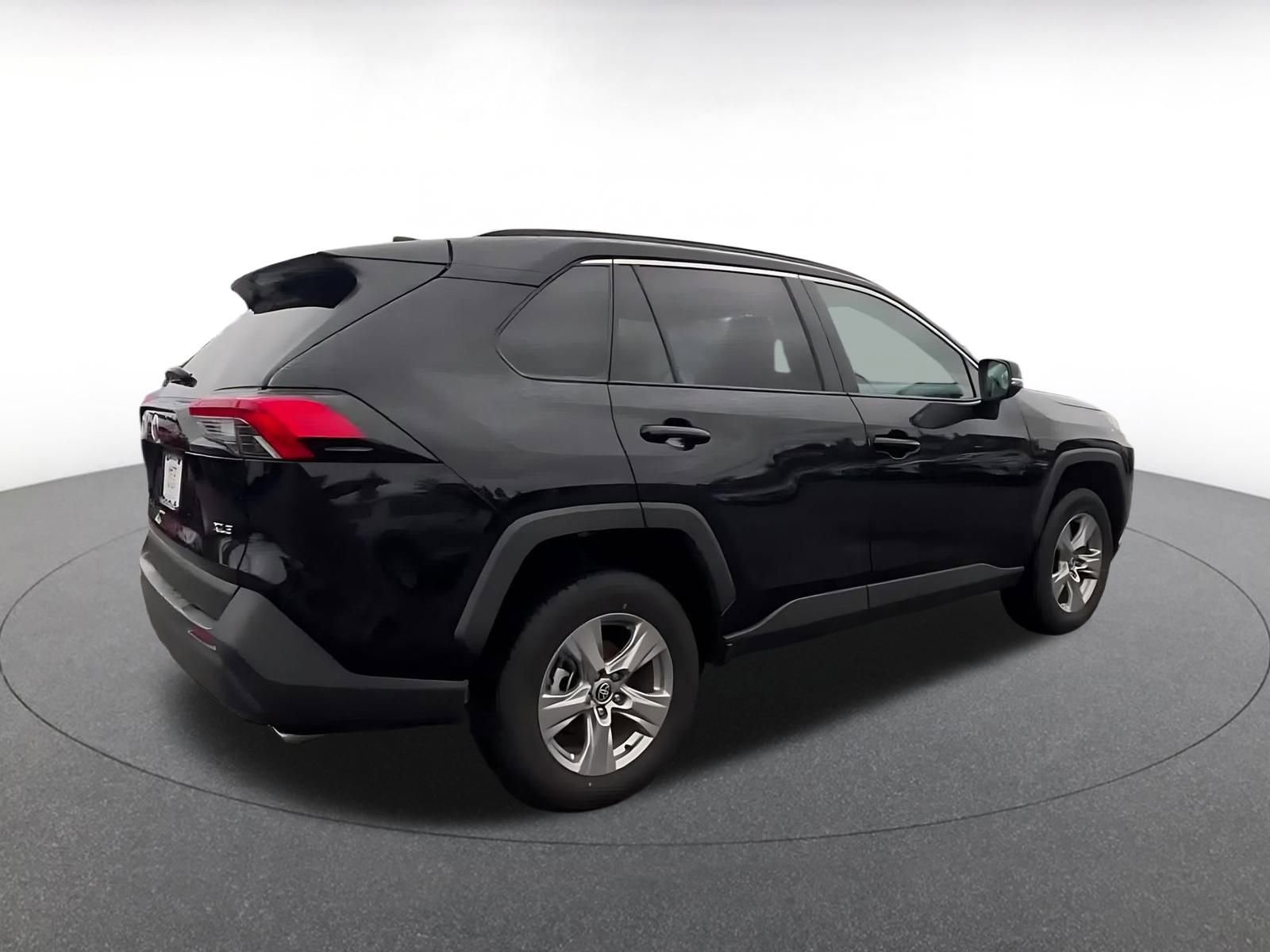 Used 2025 Toyota RAV4 XLE image 15