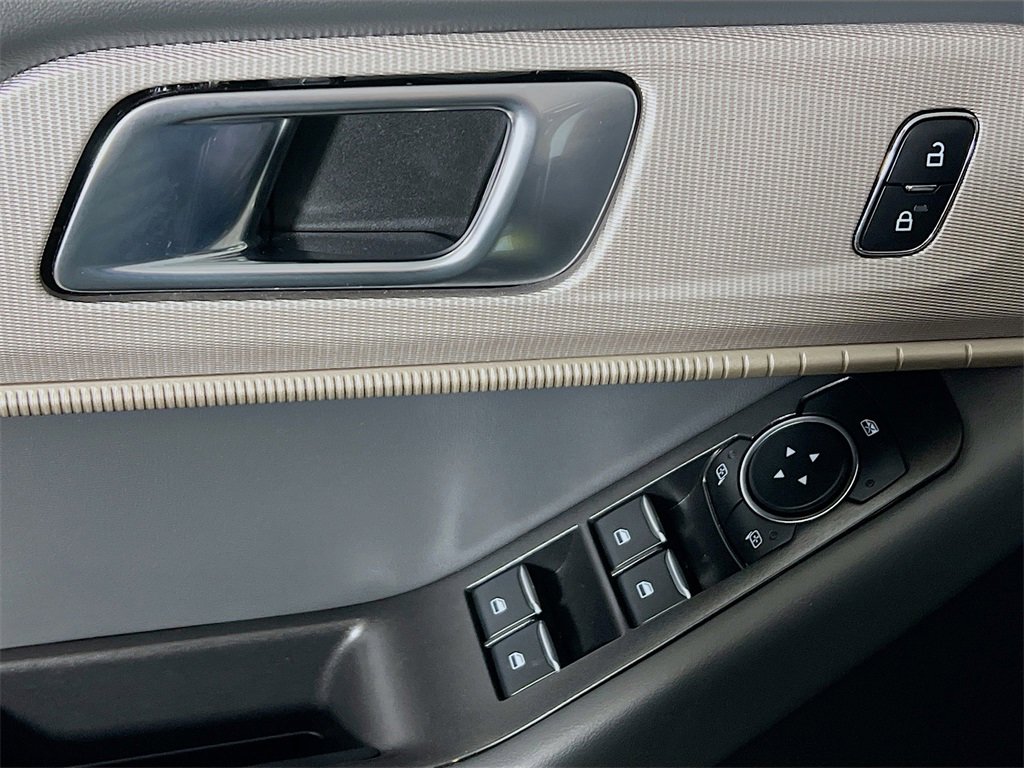 Used 2025 Ford Explorer Active image 17