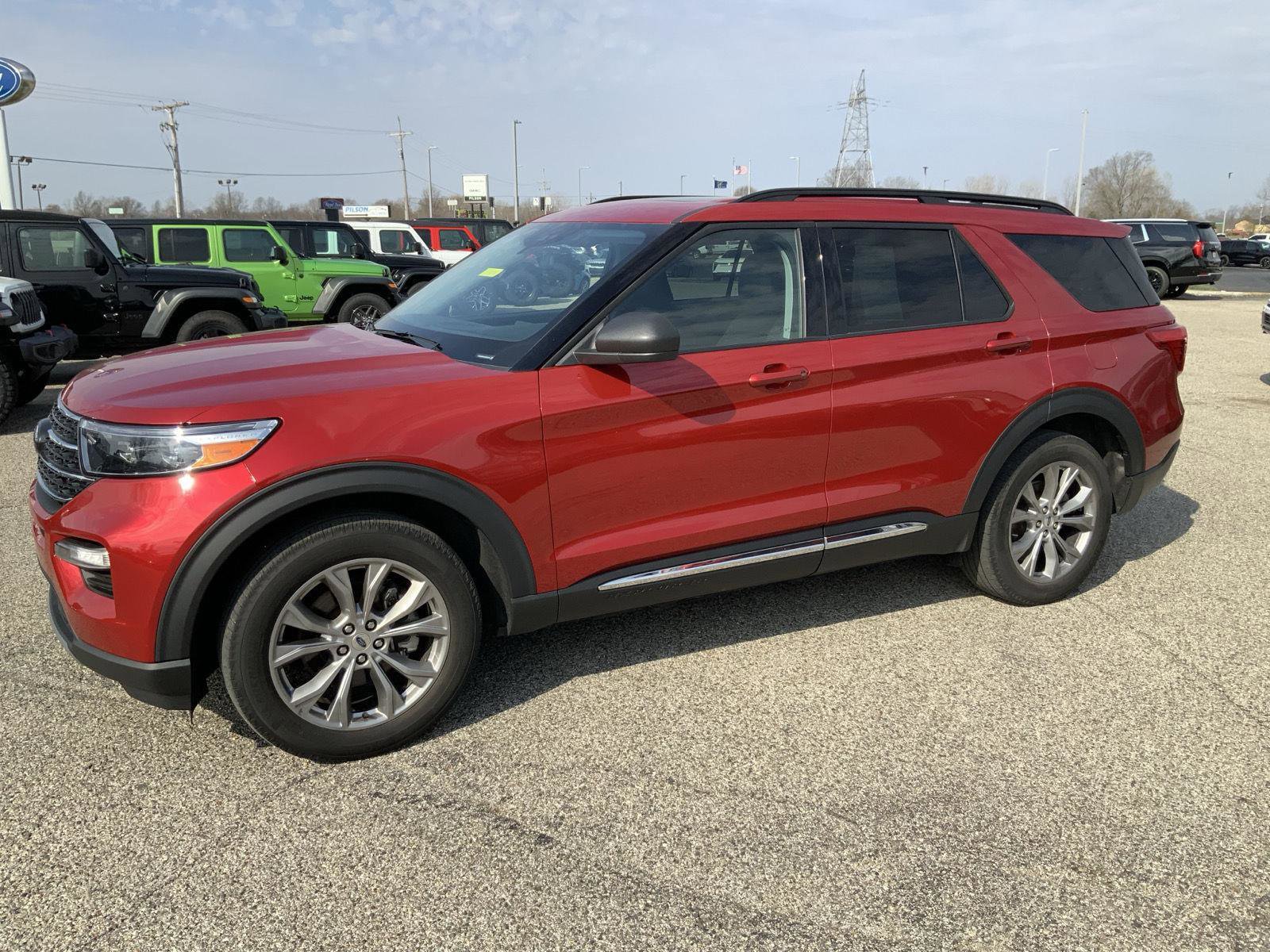 Used 2022 Ford Explorer XLT w/ Equipment Group 202A image 4