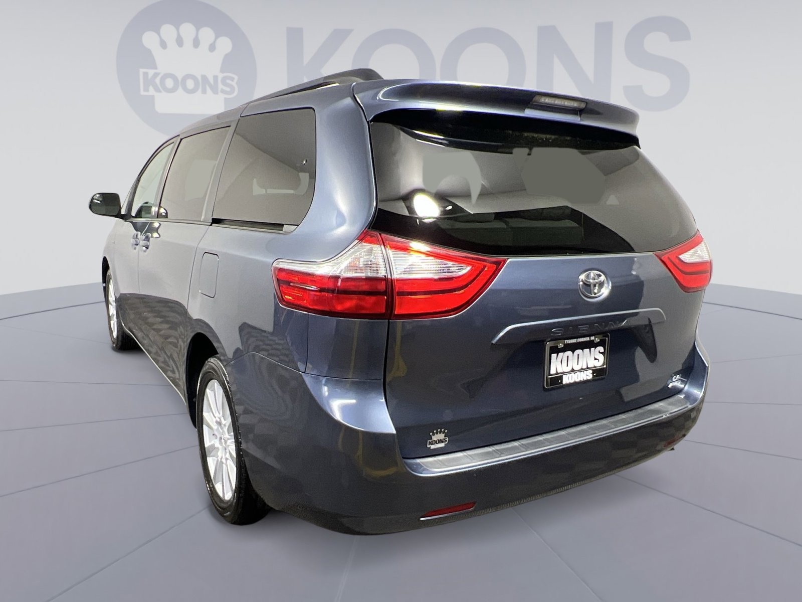 Used 2017 Toyota Sienna LE image 4