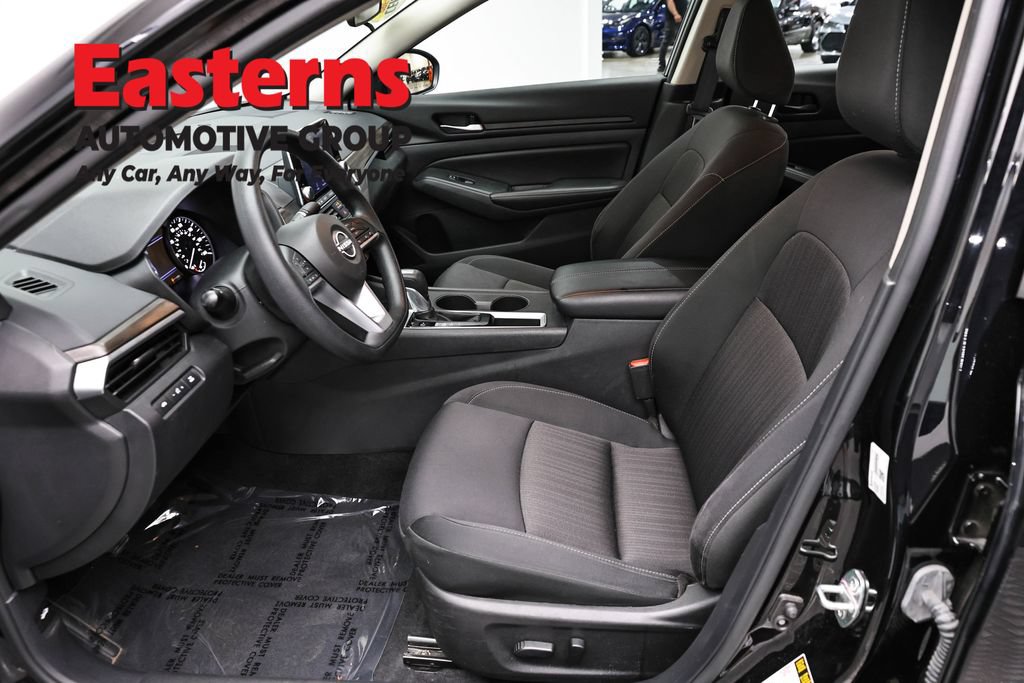 Used 2025 Nissan Altima 2.5 SV FWD image 14
