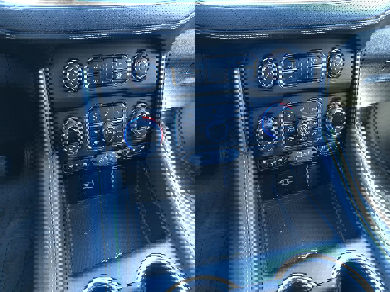 Used 2022 Chevrolet Suburban Premier image 24