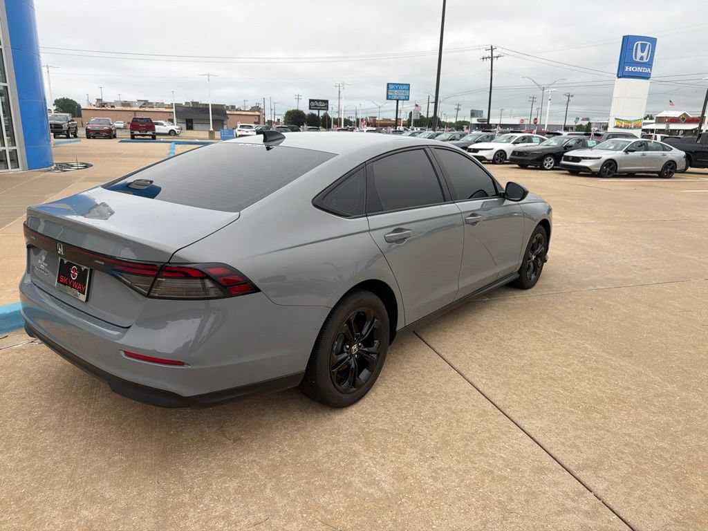 Used 2025 Honda Accord SE image 12