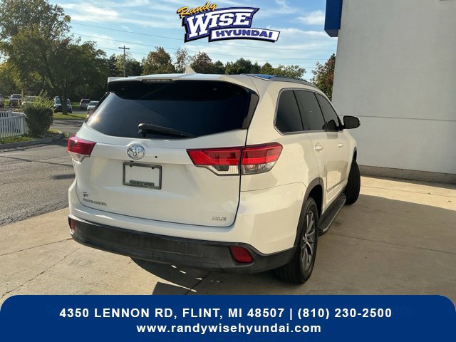 Used 2019 Toyota Highlander XLE FWD image 12