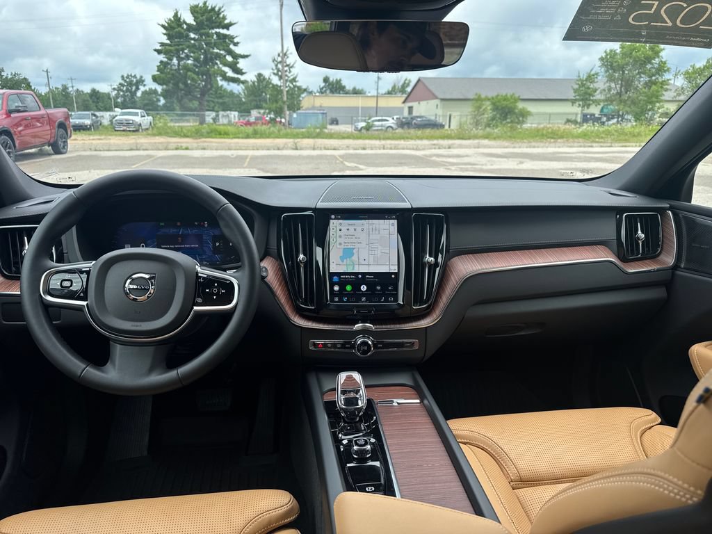 Used 2025 Volvo XC60 B5 Ultra w/ Protection Package Premier AWD/4WD image 18