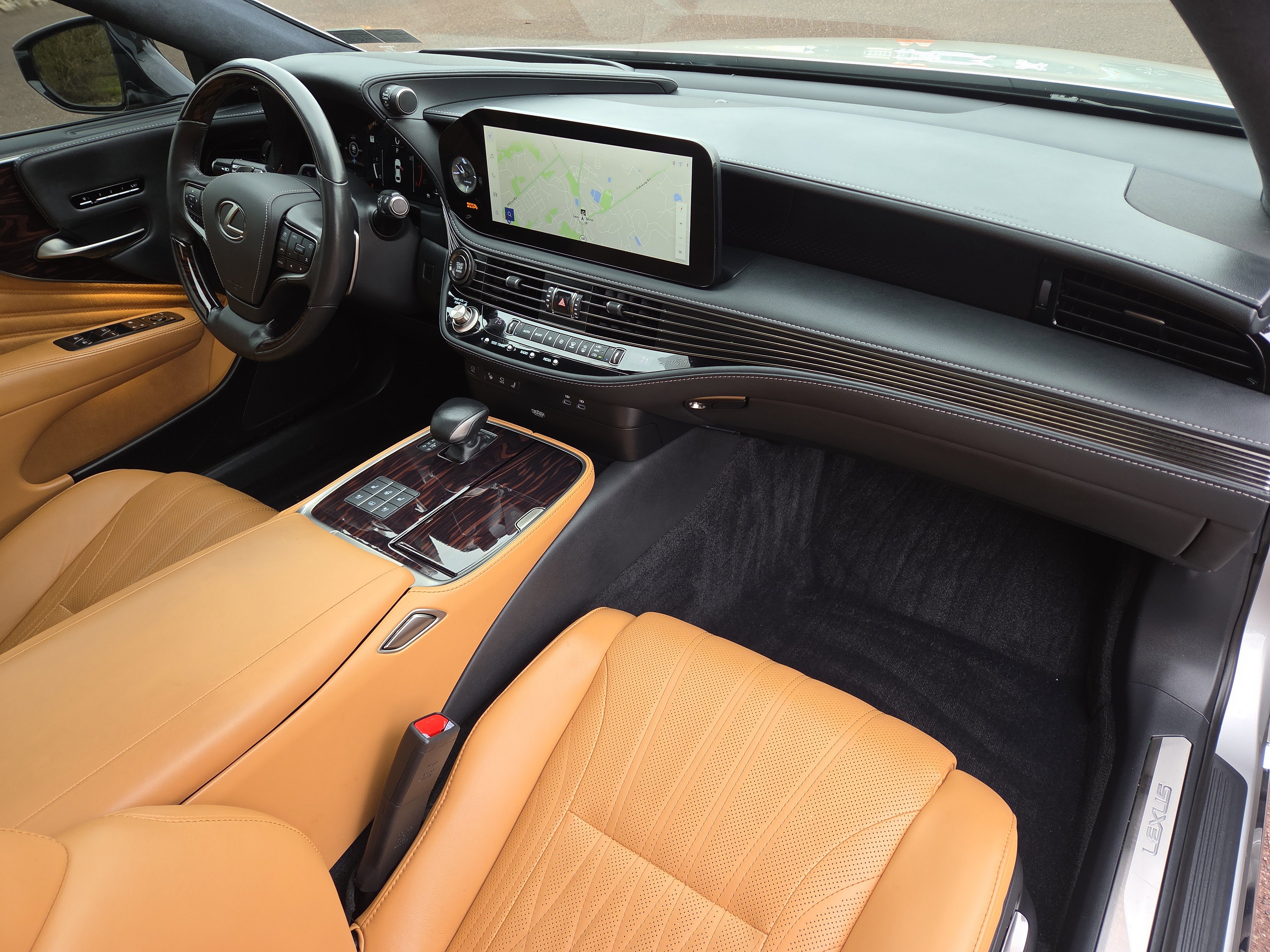 Used 2024 Lexus LS 500 AWD w/ Luxury Package image 18