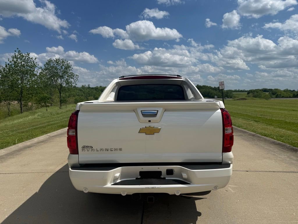 Used 2013 Chevrolet Avalanche LTZ AWD/4WD image 4
