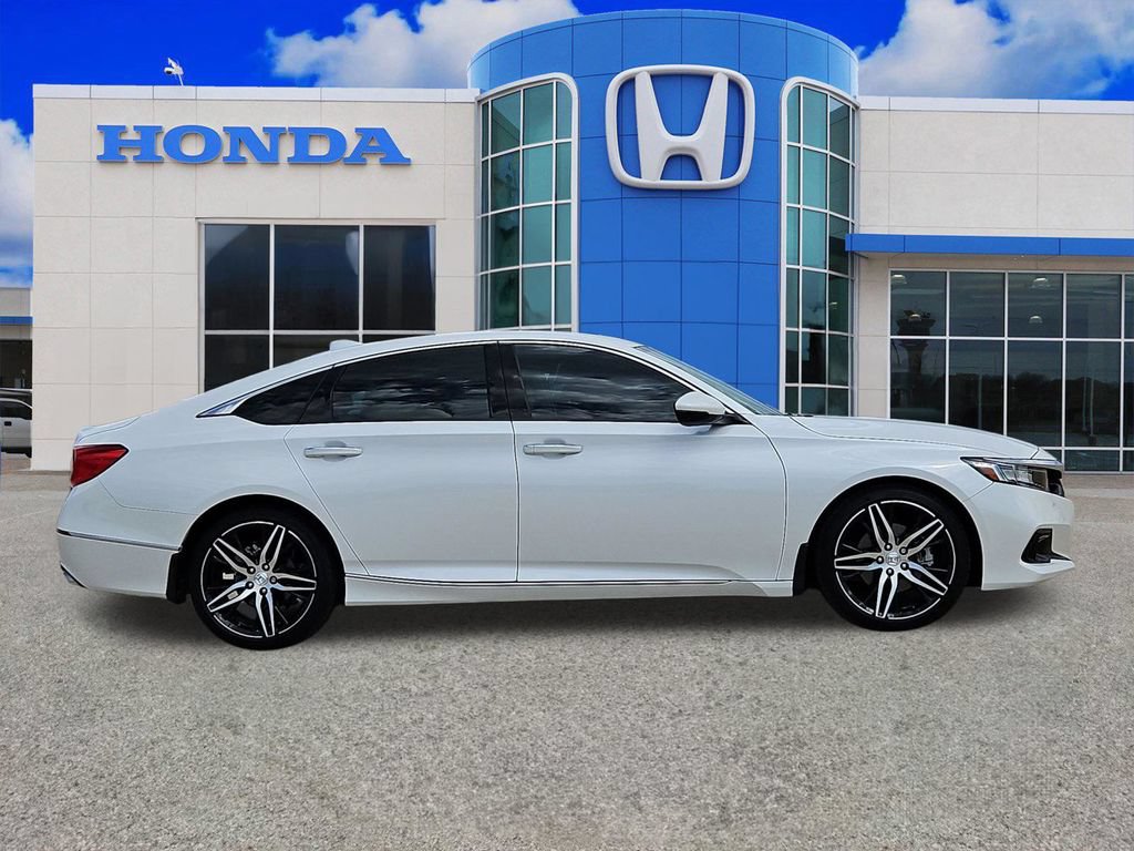 Used 2022 Honda Accord Touring image 2