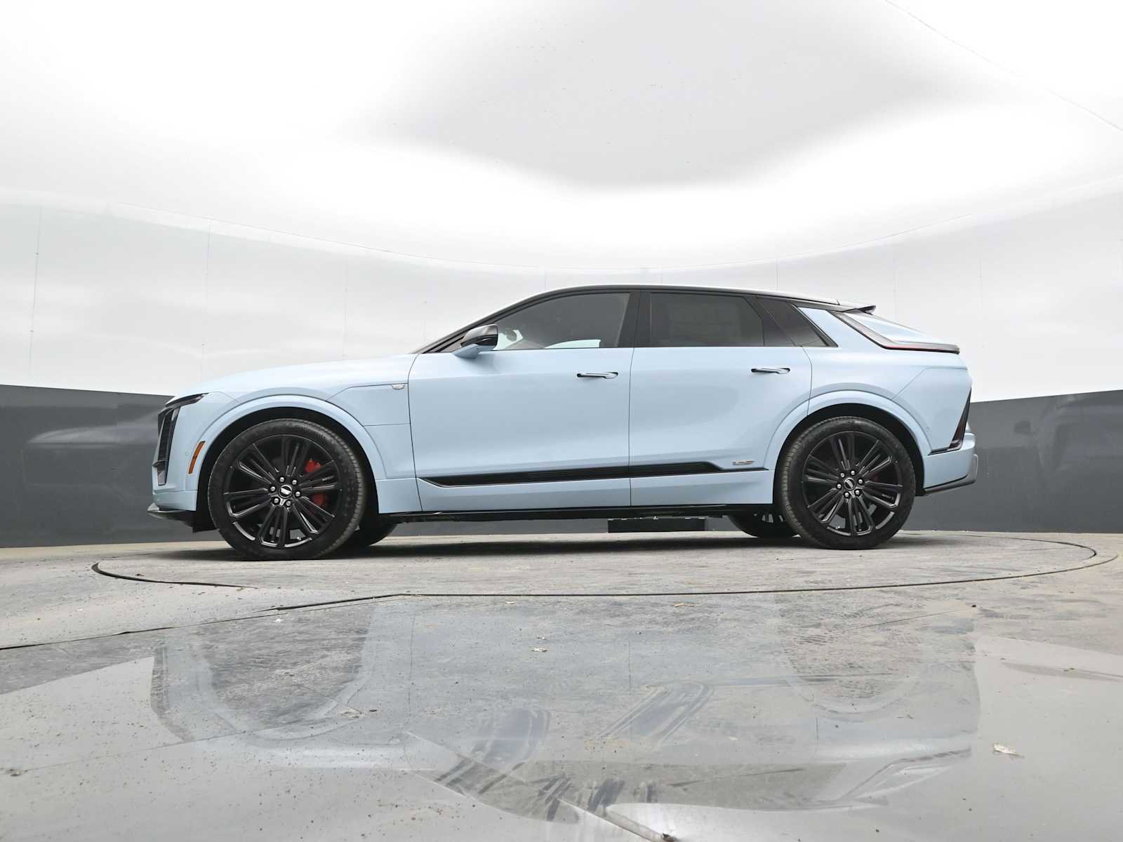 New 2026 Cadillac Lyriq V image 38