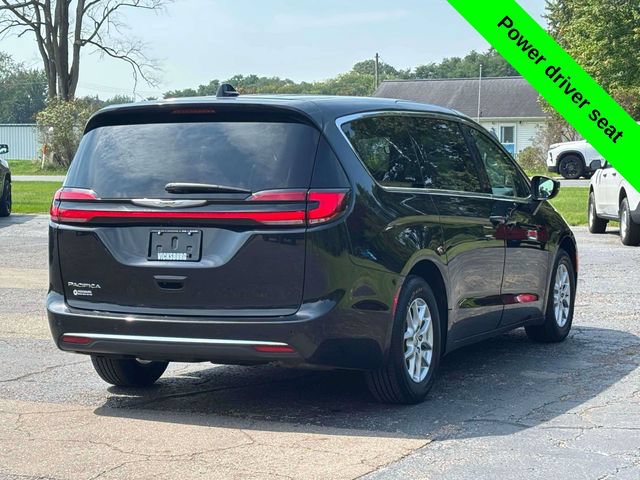 Used 2023 Chrysler Pacifica Touring-L FWD image 36