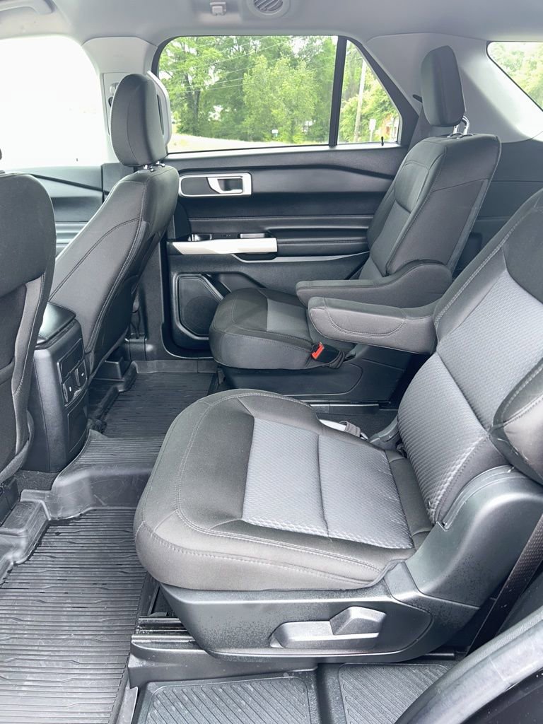 Used 2023 Ford Explorer XLT AWD/4WD image 4