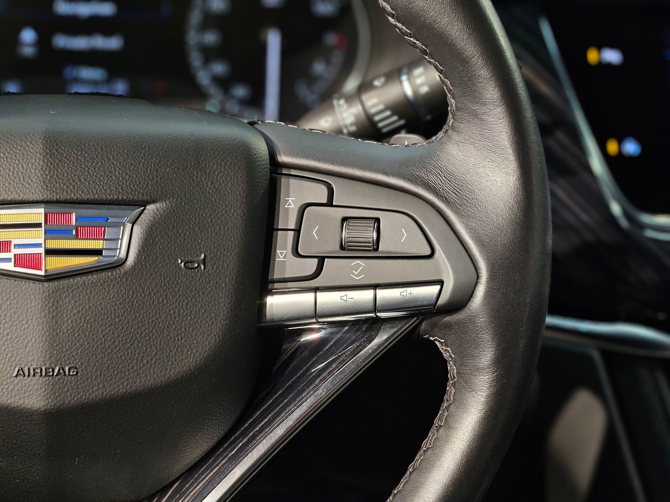 Used 2025 Cadillac XT6 Premium Luxury image 29