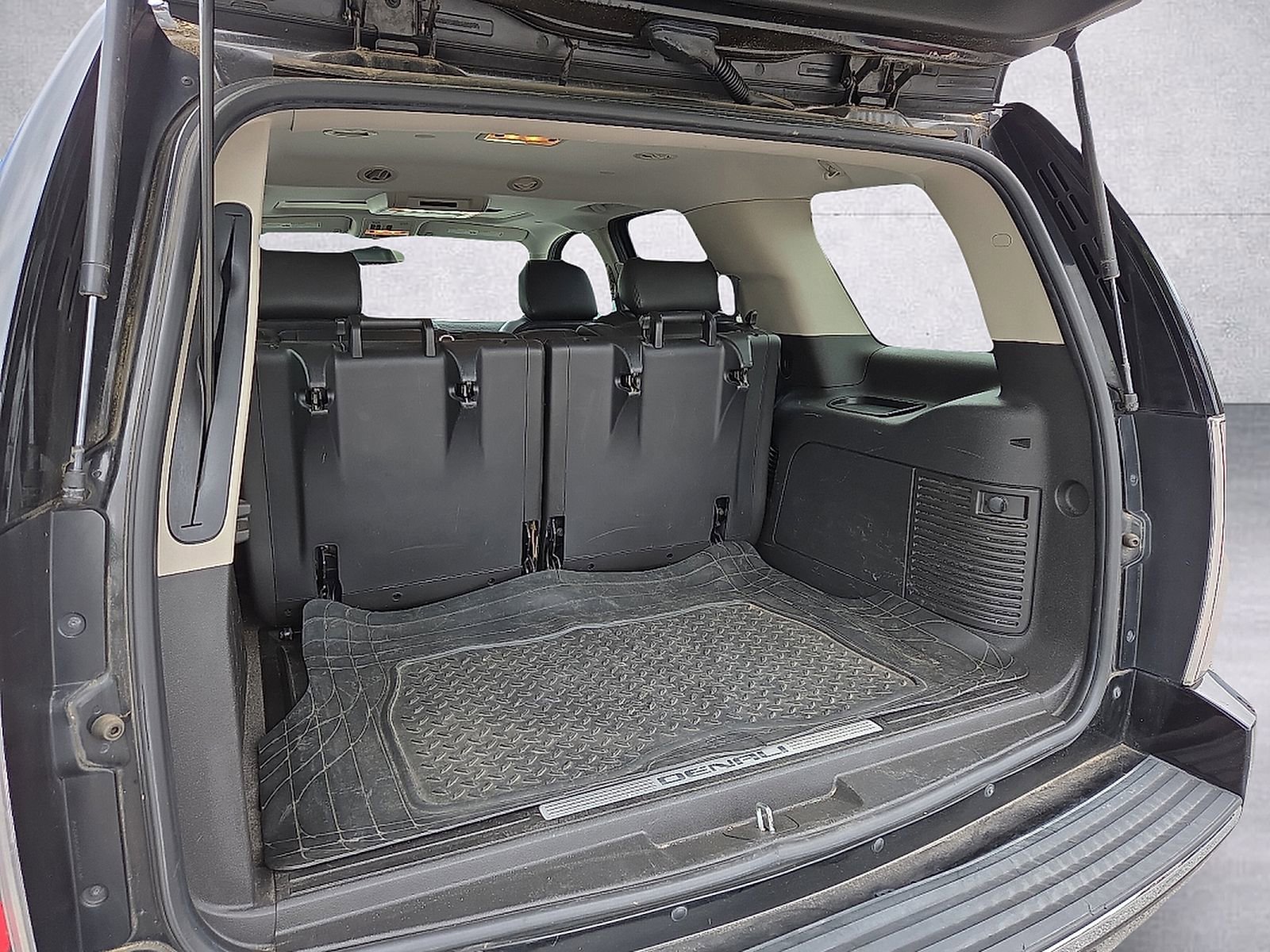 Used 2010 GMC Yukon Denali AWD/4WD image 8