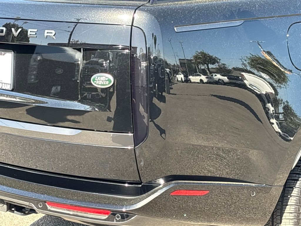 Used 2023 Land Rover Range Rover First Edition image 9