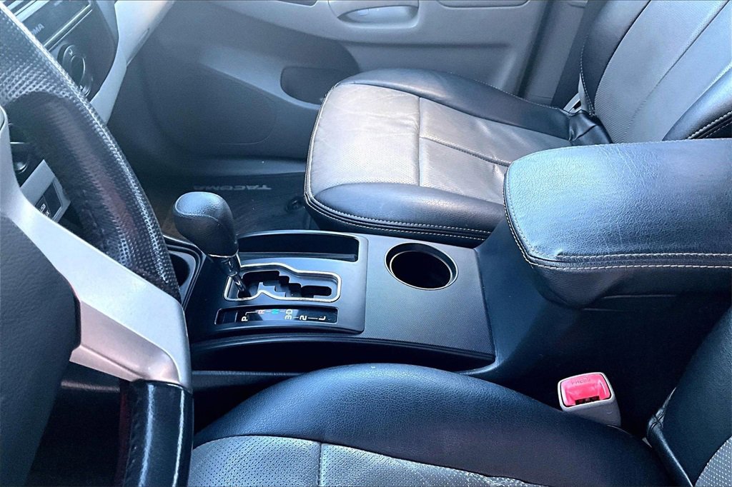 Used 2015 Toyota Tacoma 4x4 Access Cab image 17