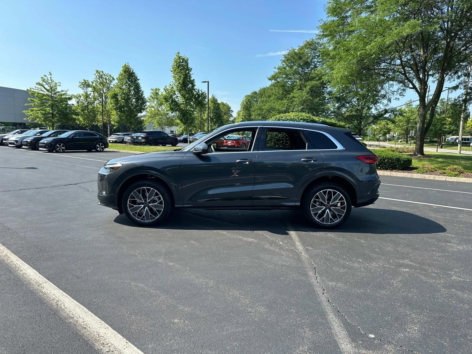 New 2025 Audi Q5 Premium Plus w/ Premium Plus AWD/4WD image 4