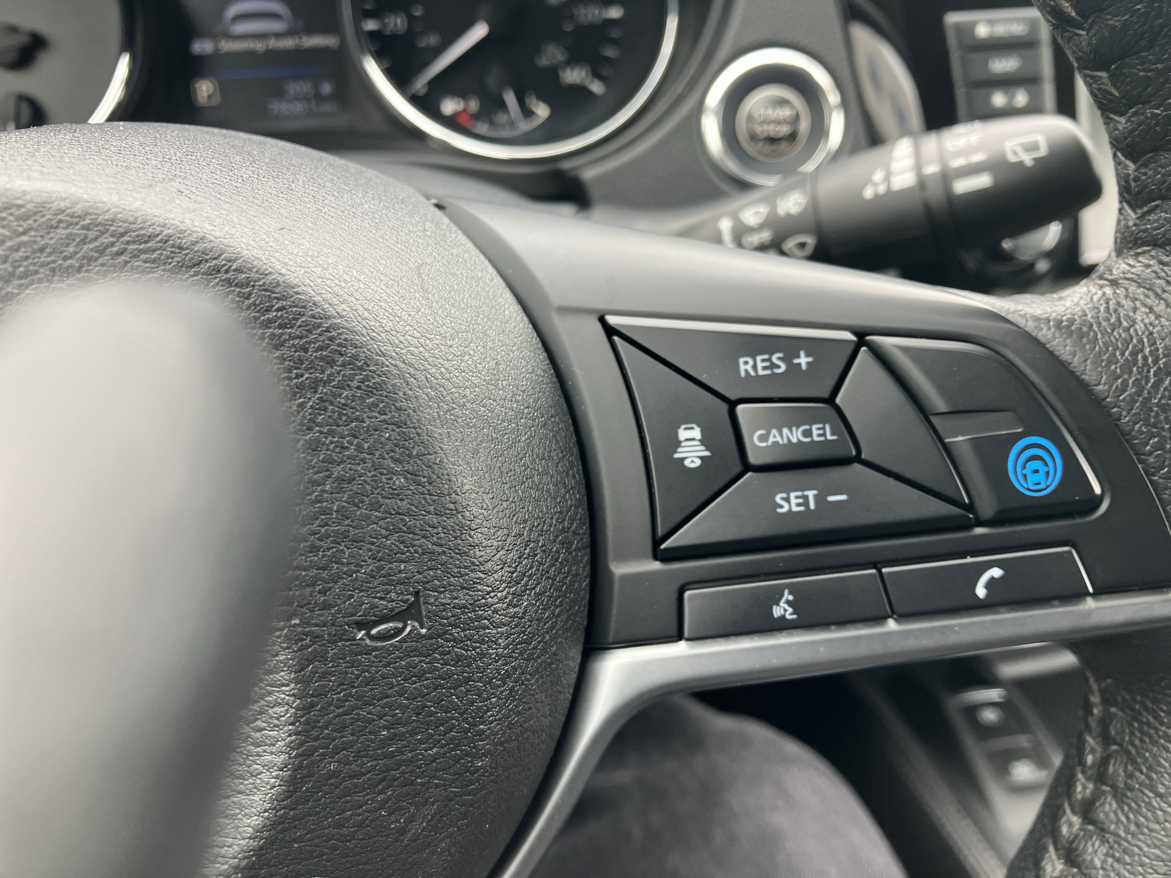 Used 2019 Nissan Rogue SL w/ Premium Package image 24