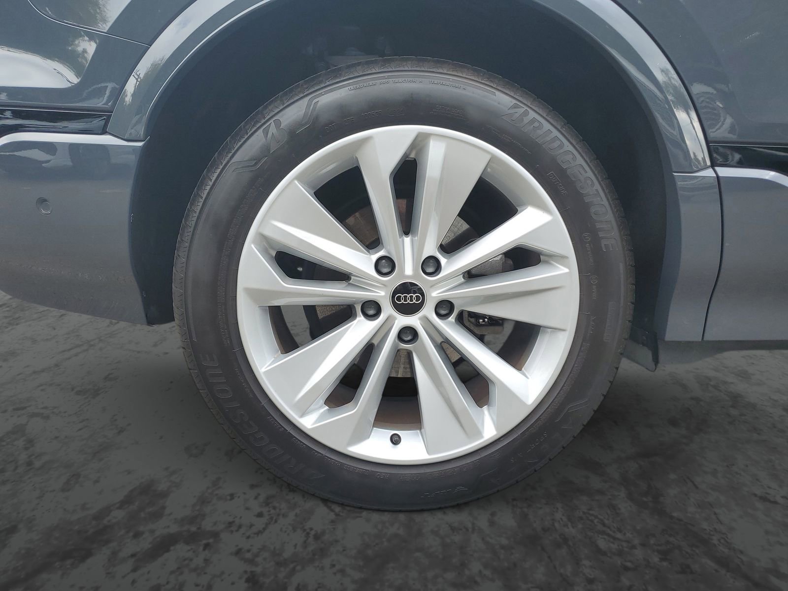 Used 2025 Audi Q6 e-tron Premium w/ Convenience Package image 5