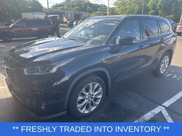 Used 2021 Toyota Highlander Limited AWD/4WD image 3
