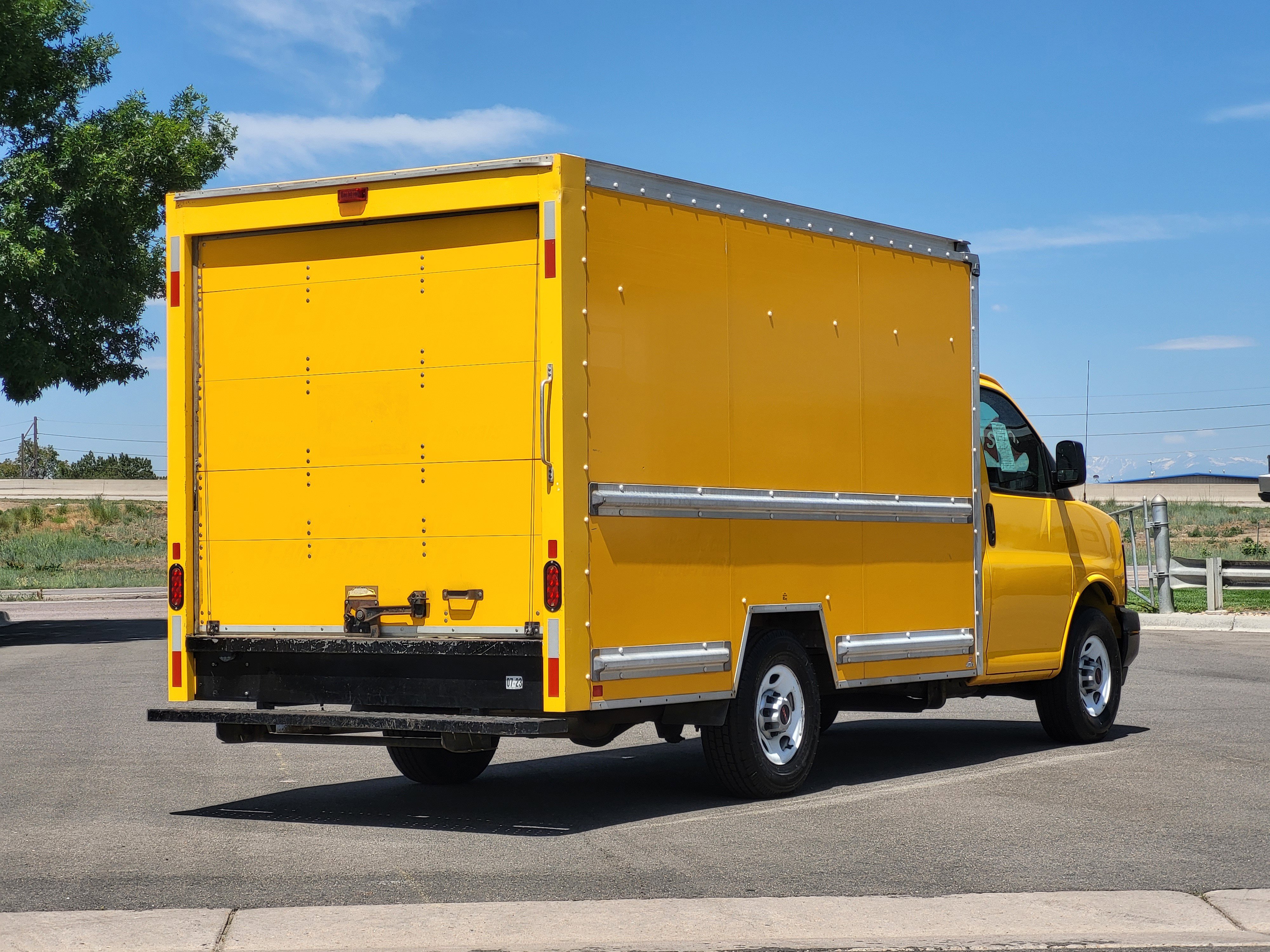Used 2017 GMC Savana 3500 RWD image 7