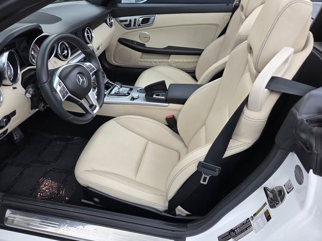 Used 2016 Mercedes-Benz SLK 300 image 22