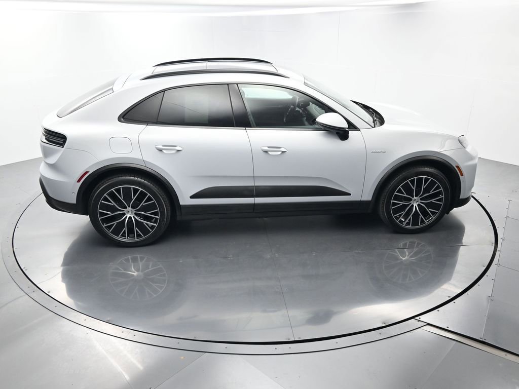 Certified 2025 Porsche Macan Electric image 42