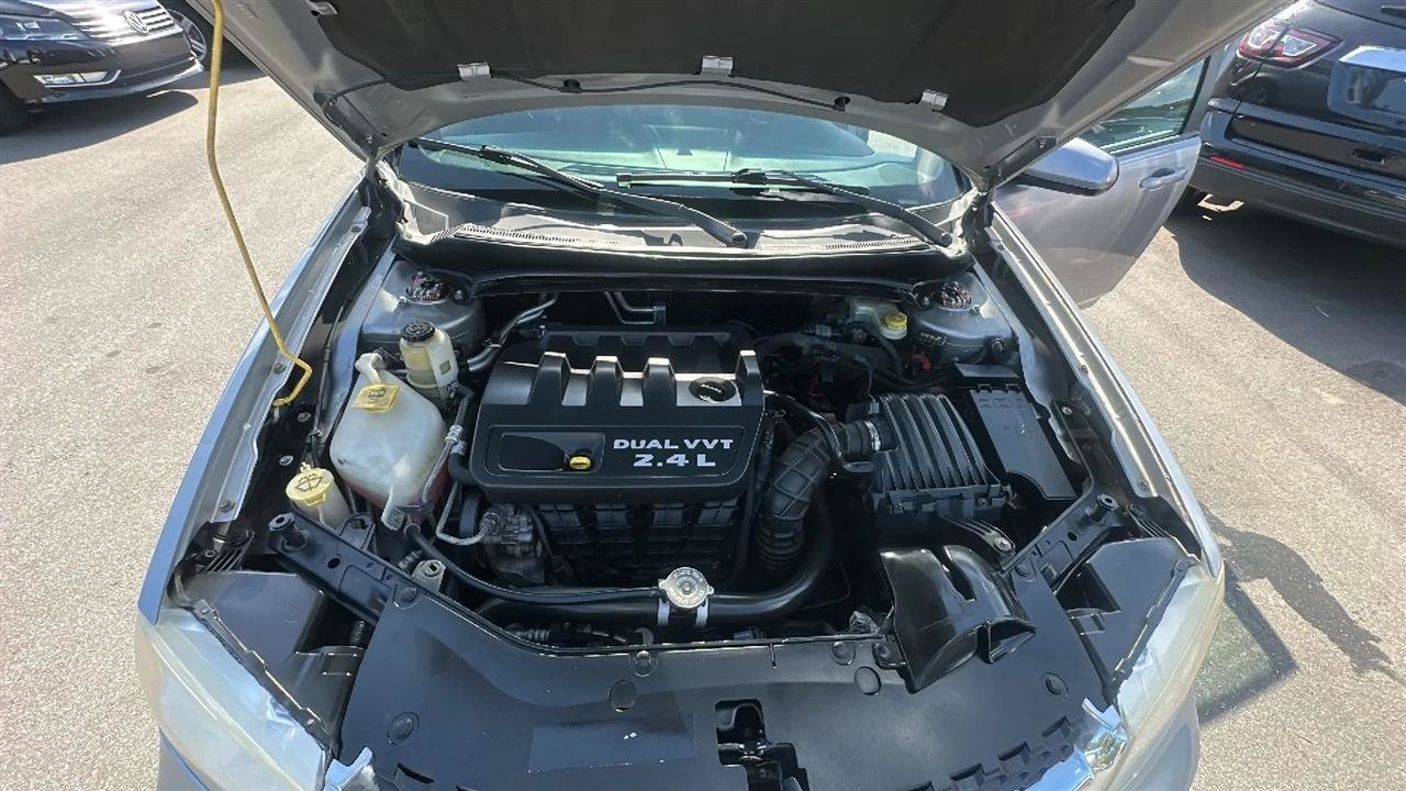 Used 2013 Dodge Avenger SXT FWD image 39