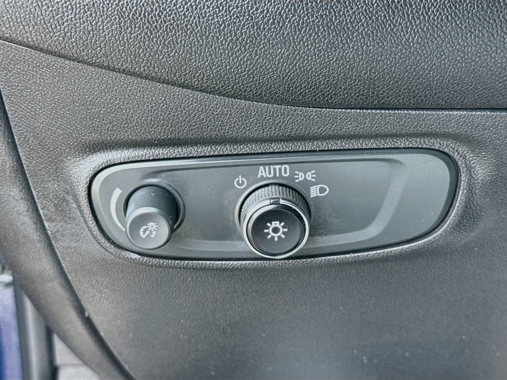 Used 2023 Chevrolet Equinox LT FWD image 10