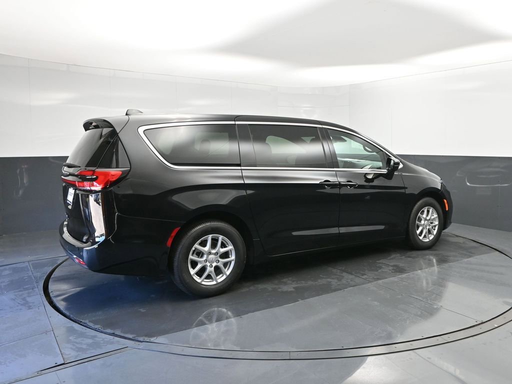 New 2026 Chrysler Pacifica Select image 15