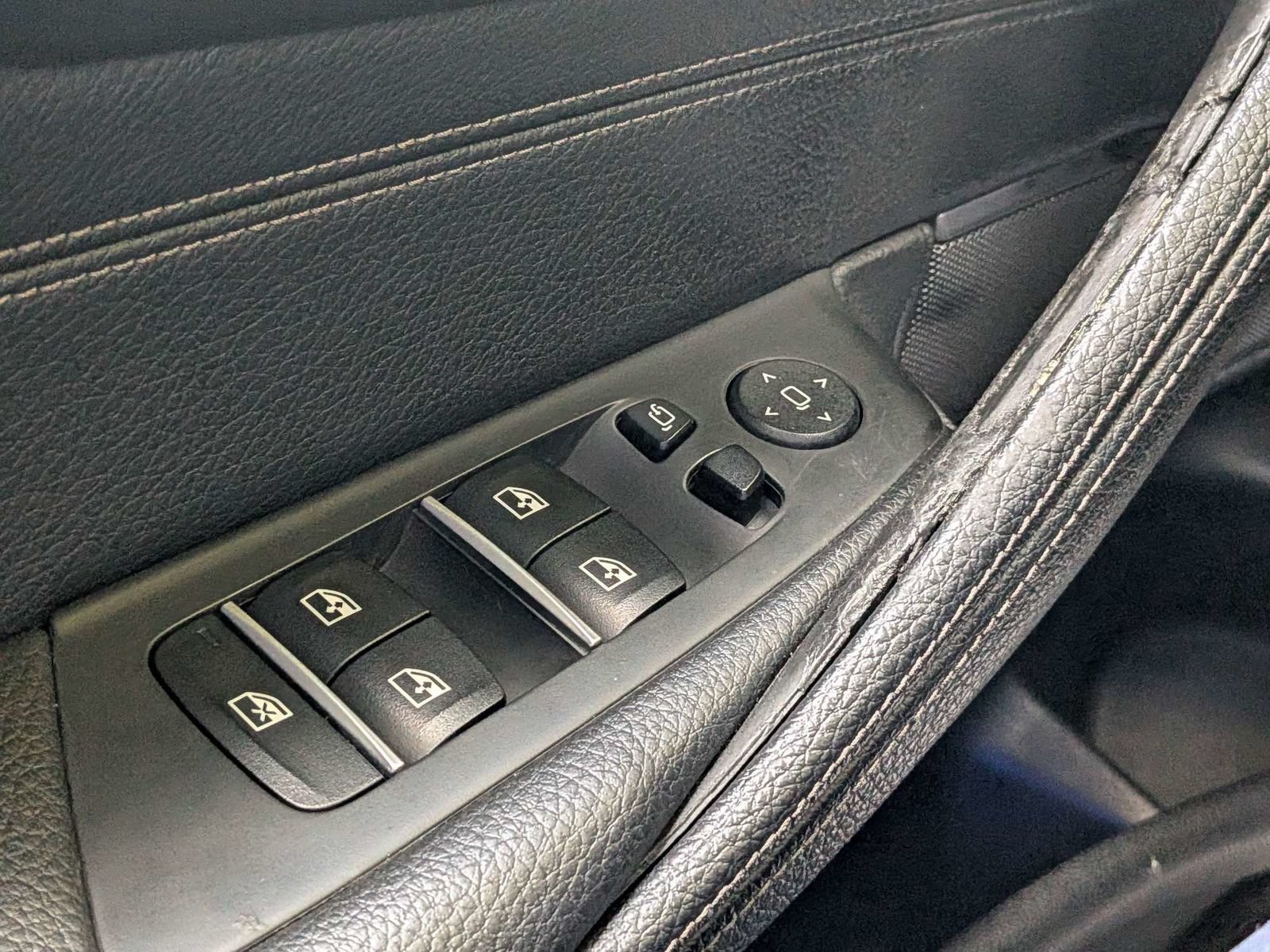 Used 2020 BMW M550i xDrive AWD/4WD image 25