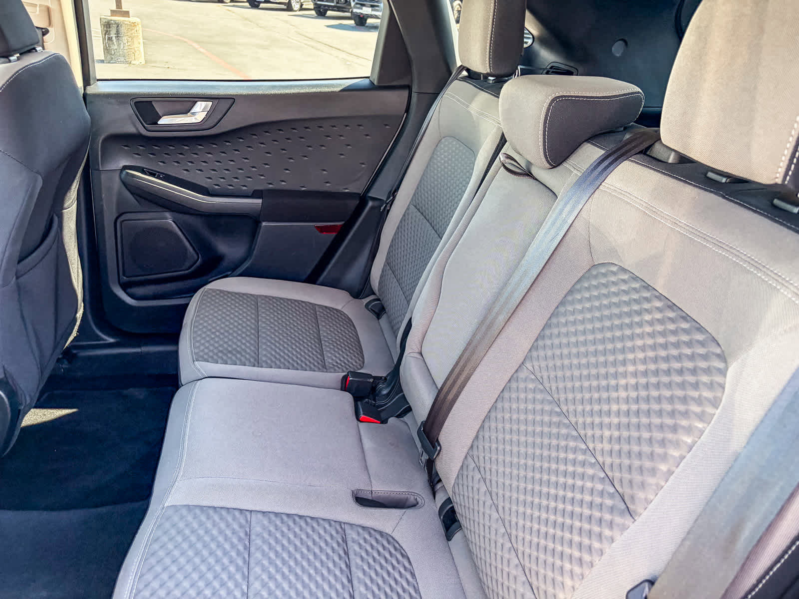 Used 2020 Ford Escape SE image 17