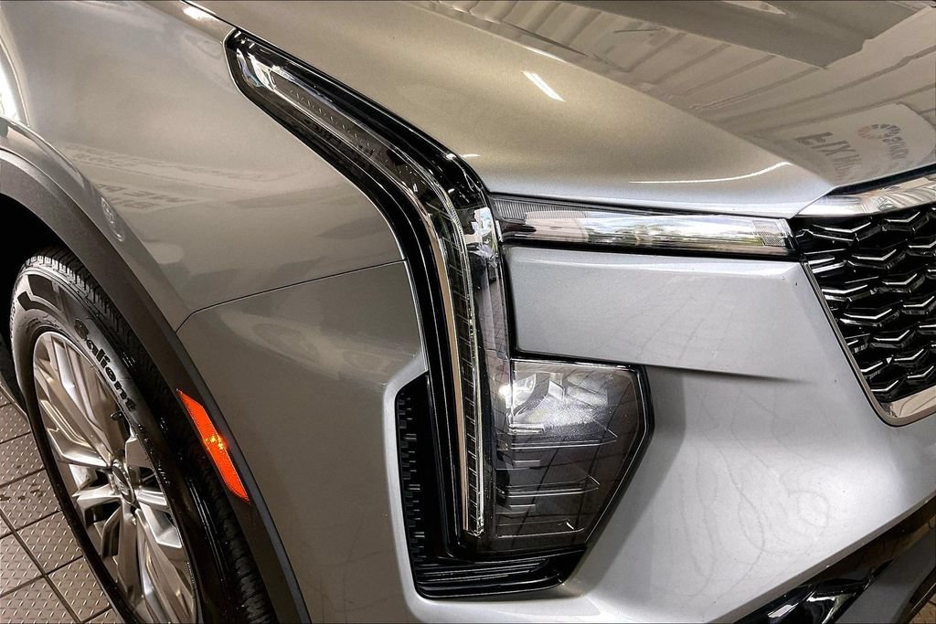Used 2025 Cadillac XT4 Premium Luxury FWD image 25