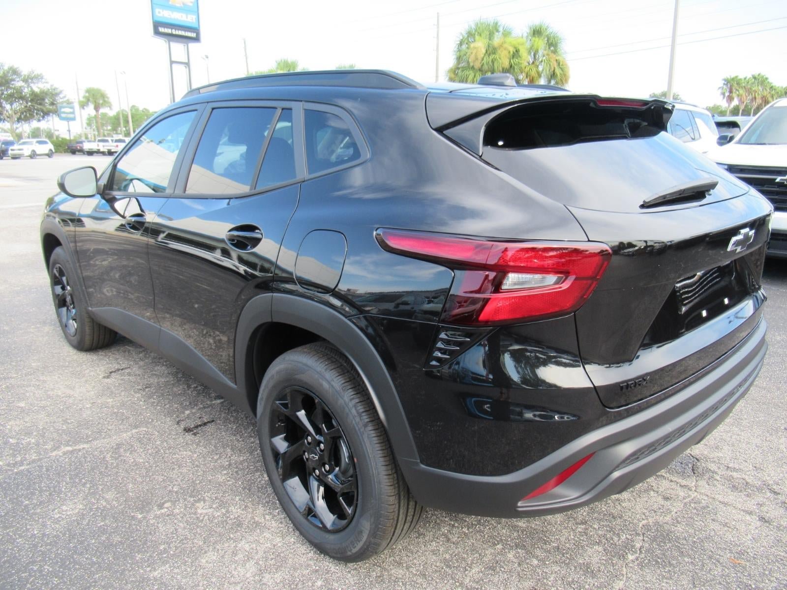 New 2026 Chevrolet Trax LT w/ Midnight Edition FWD image 7