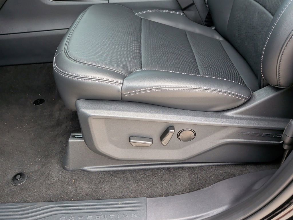 New 2026 Ford Expedition Platinum w/ Stealth Appearance Package AWD/4WD image 14