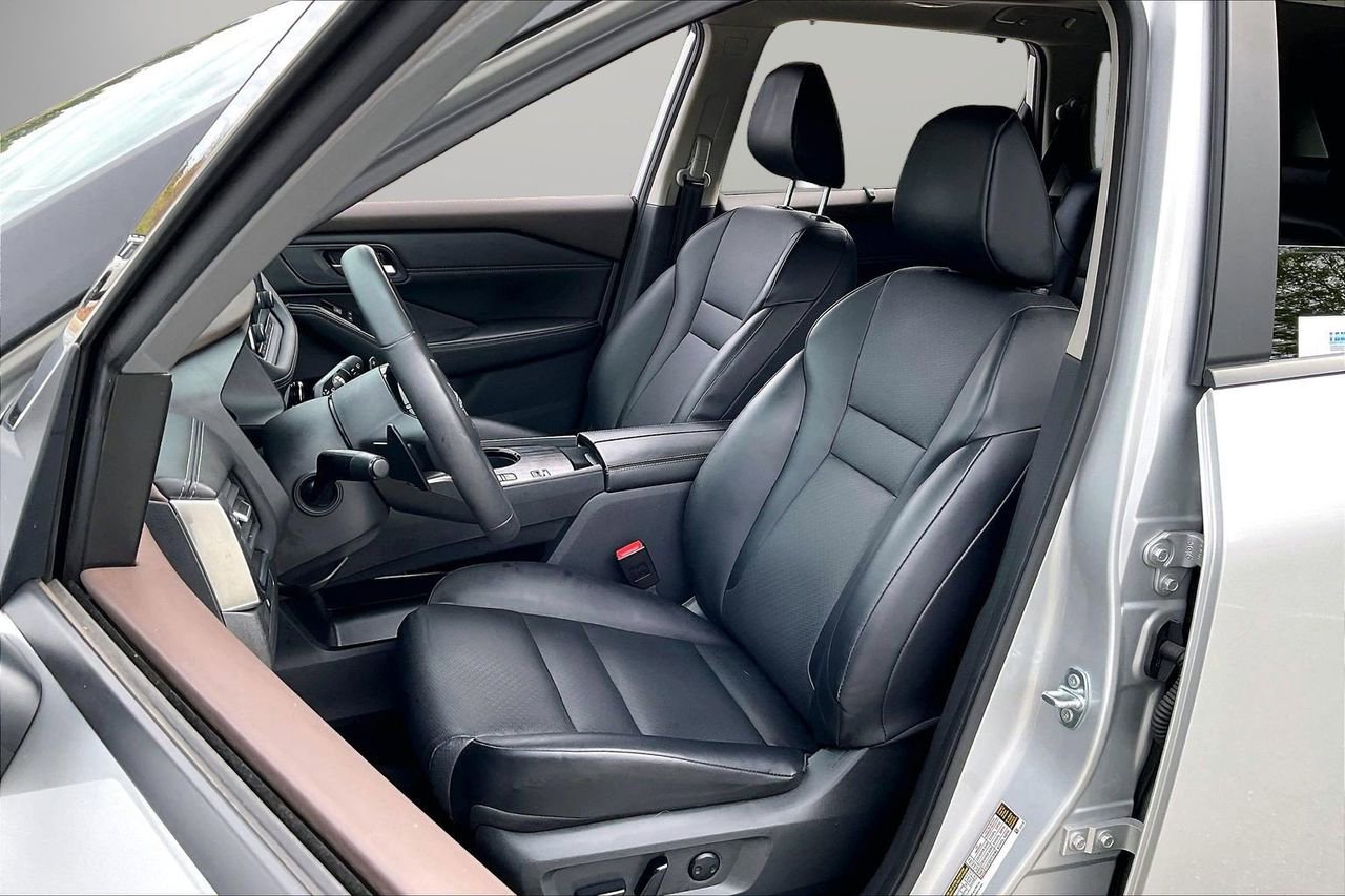 Used 2023 Nissan Rogue SV w/ SV Premium B Package image 22