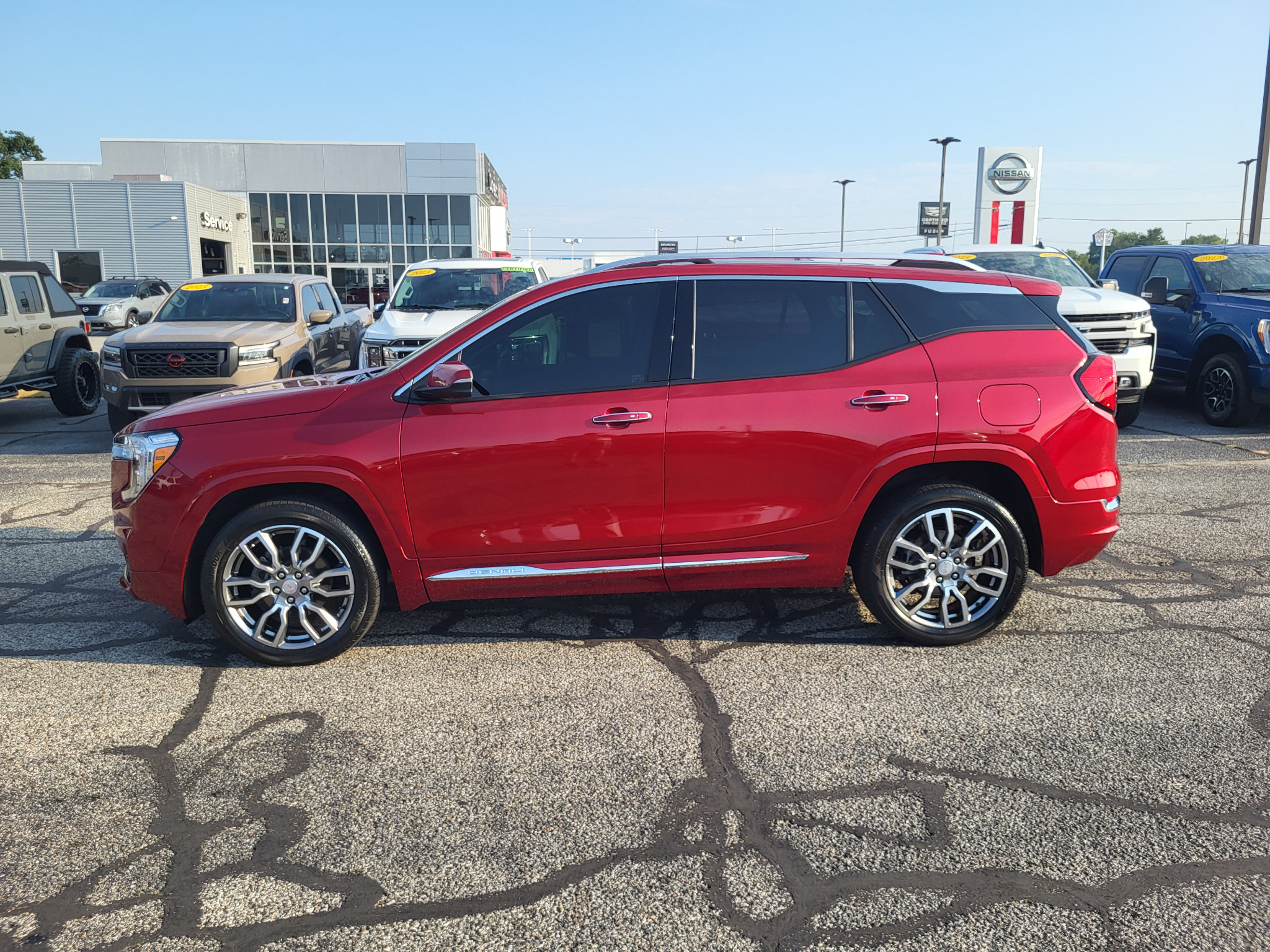 Used 2024 GMC Terrain Denali w/ Denali Premium Package AWD/4WD image 9
