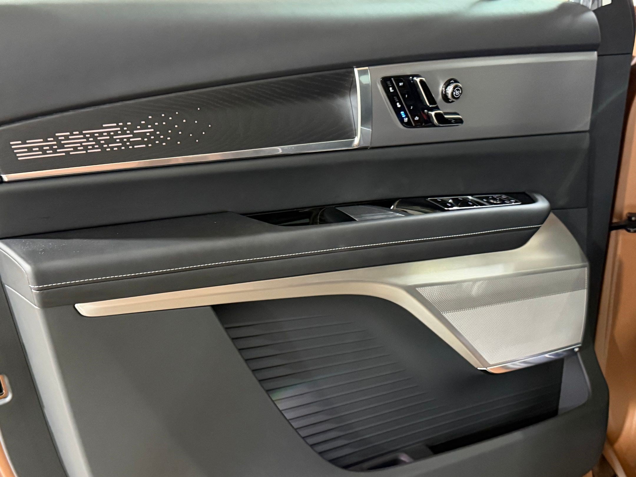 New 2027 Cadillac Vistiq Platinum AWD/4WD image 12