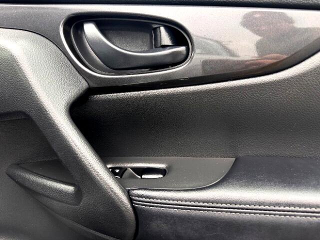 Used 2020 Nissan Rogue S image 19