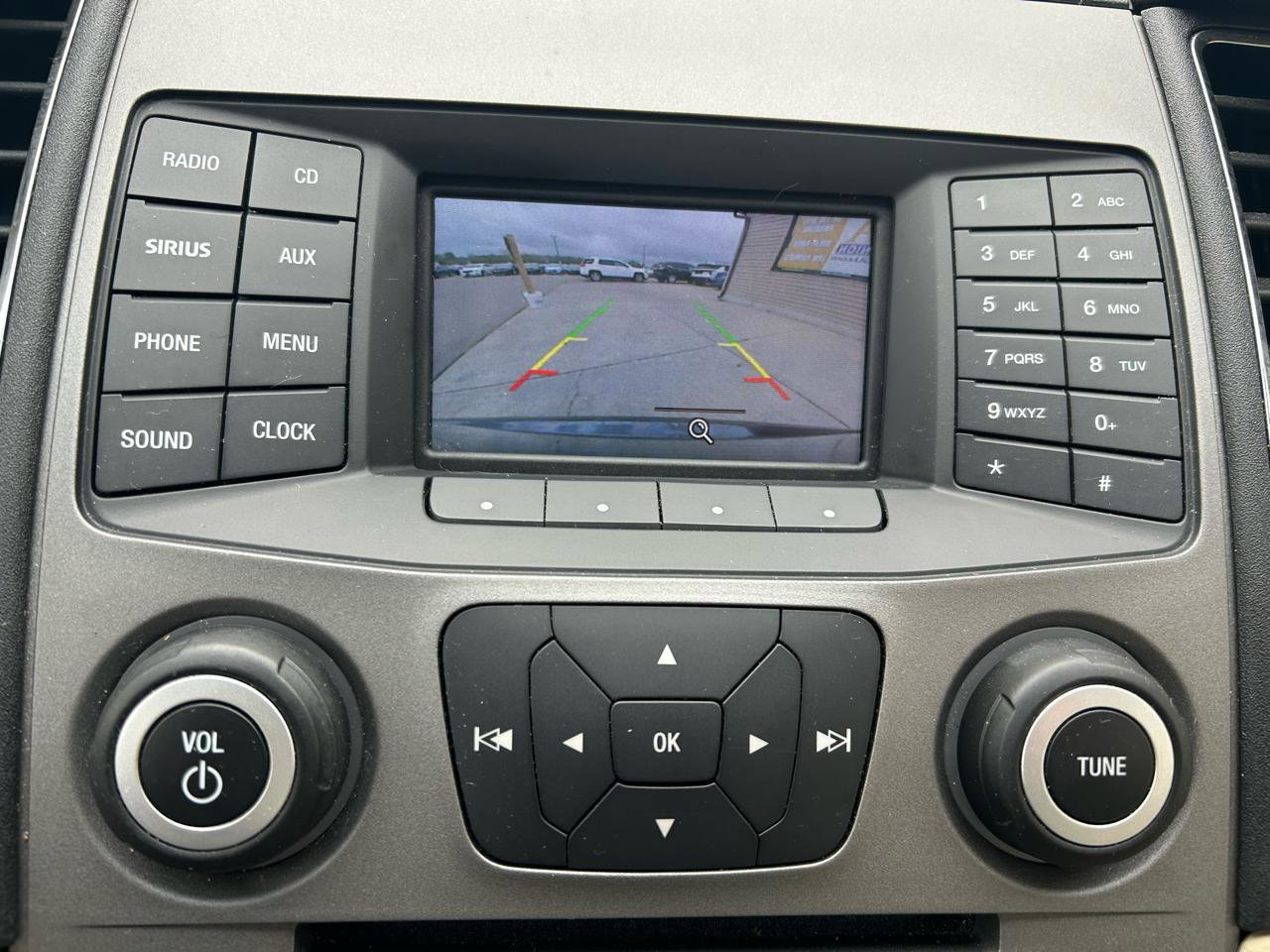 Used 2017 Ford Taurus SE FWD image 24