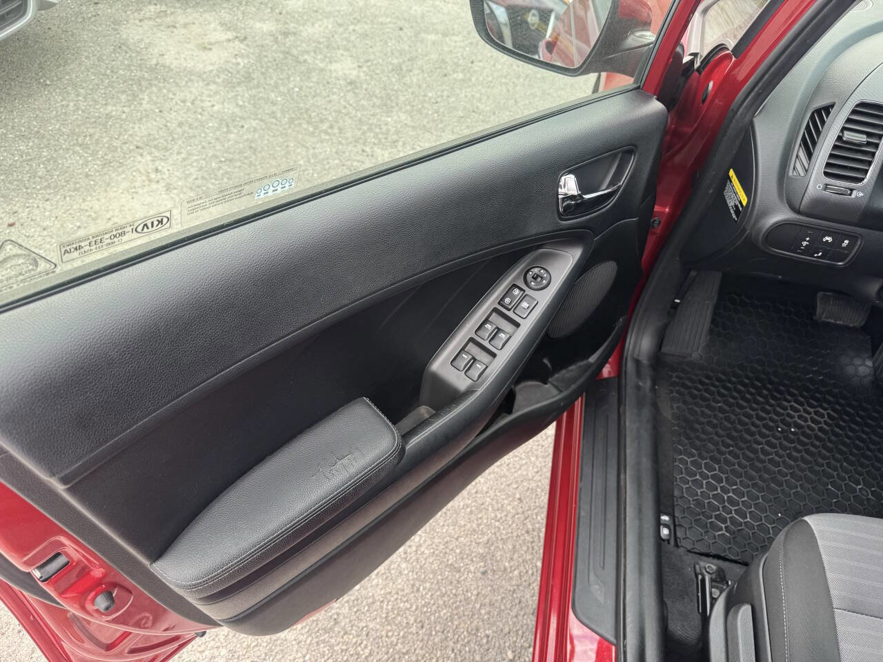 Used 2018 Kia Forte S w/ S Technology Plus Package FWD image 10