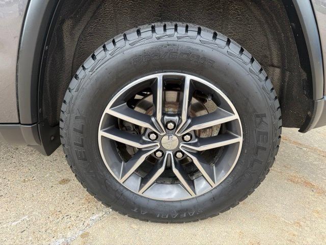 Used 2017 Jeep Grand Cherokee Limited AWD/4WD image 10