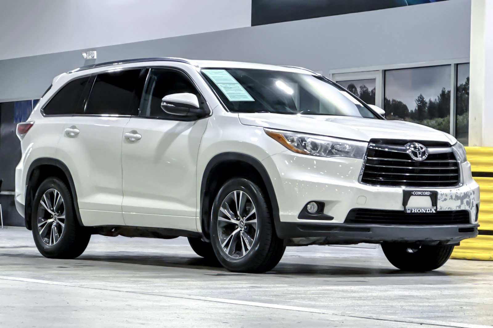 Used 2016 Toyota Highlander XLE AWD/4WD image 6