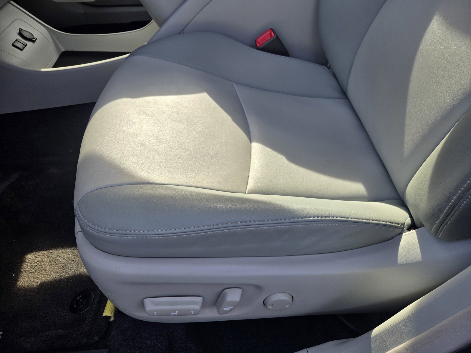 Used 2013 Toyota Prius Five image 16