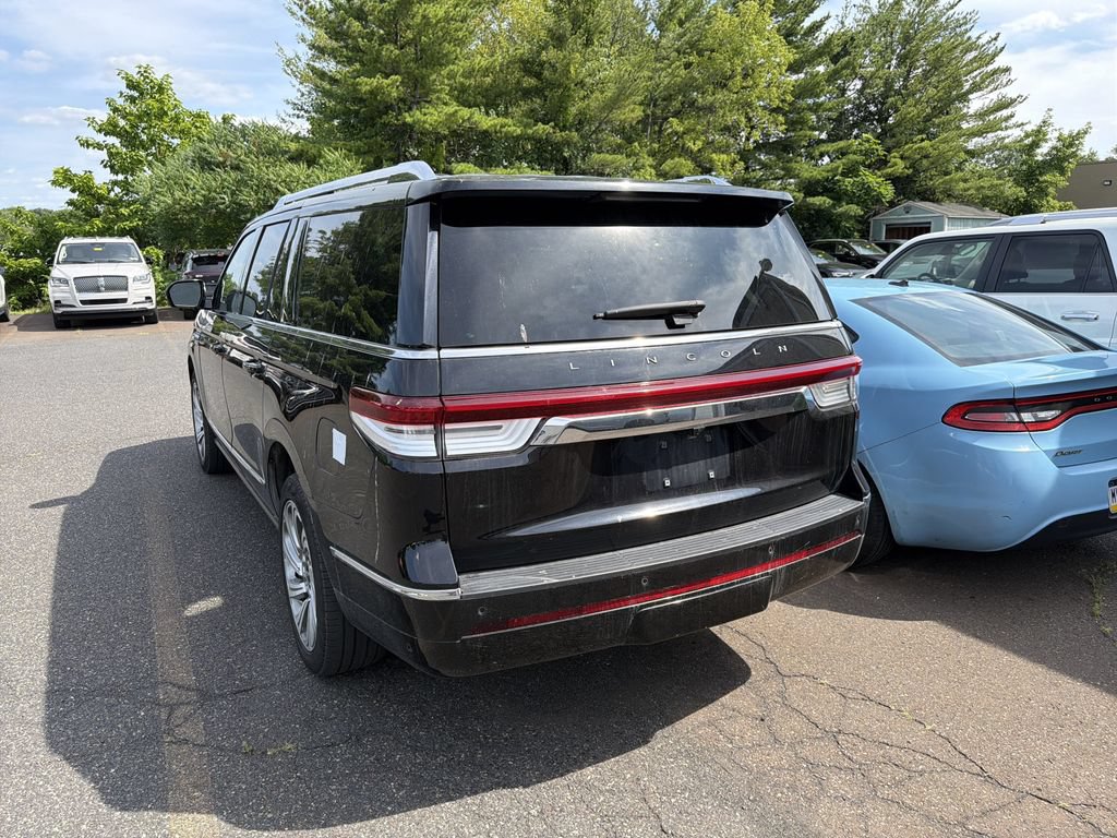 Certified 2024 Lincoln Navigator L Reserve AWD/4WD image 3