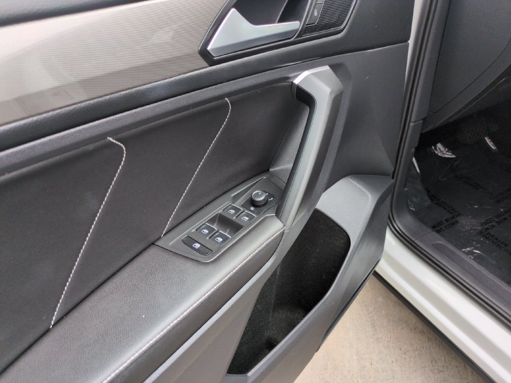 Used 2023 Volkswagen Tiguan SE FWD image 11