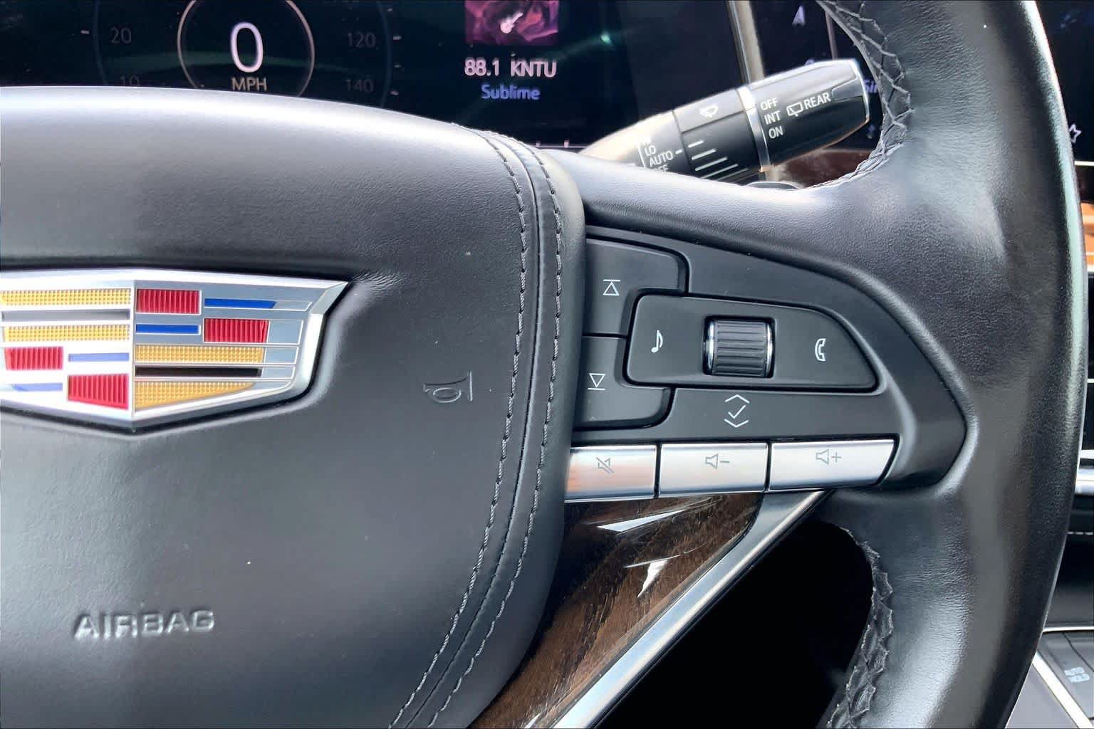 Used 2022 Cadillac Escalade Premium Luxury Platinum w/ Heavy-Duty Trailer Package AWD/4WD image 25