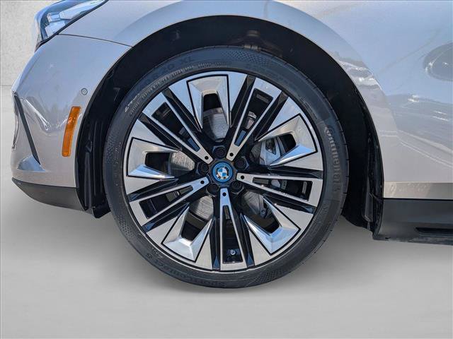Used 2024 BMW i5 eDrive40i w/ Premium Package RWD image 25
