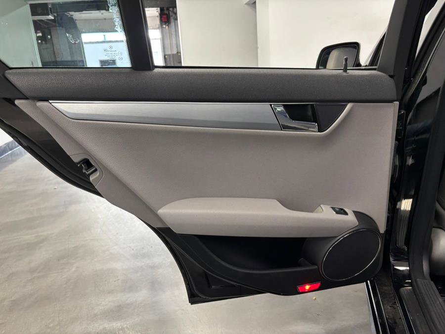 Used 2008 Mercedes-Benz C 300 Sport image 30