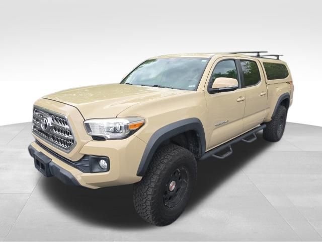 Used 2016 Toyota Tacoma TRD Off-Road AWD/4WD image 13