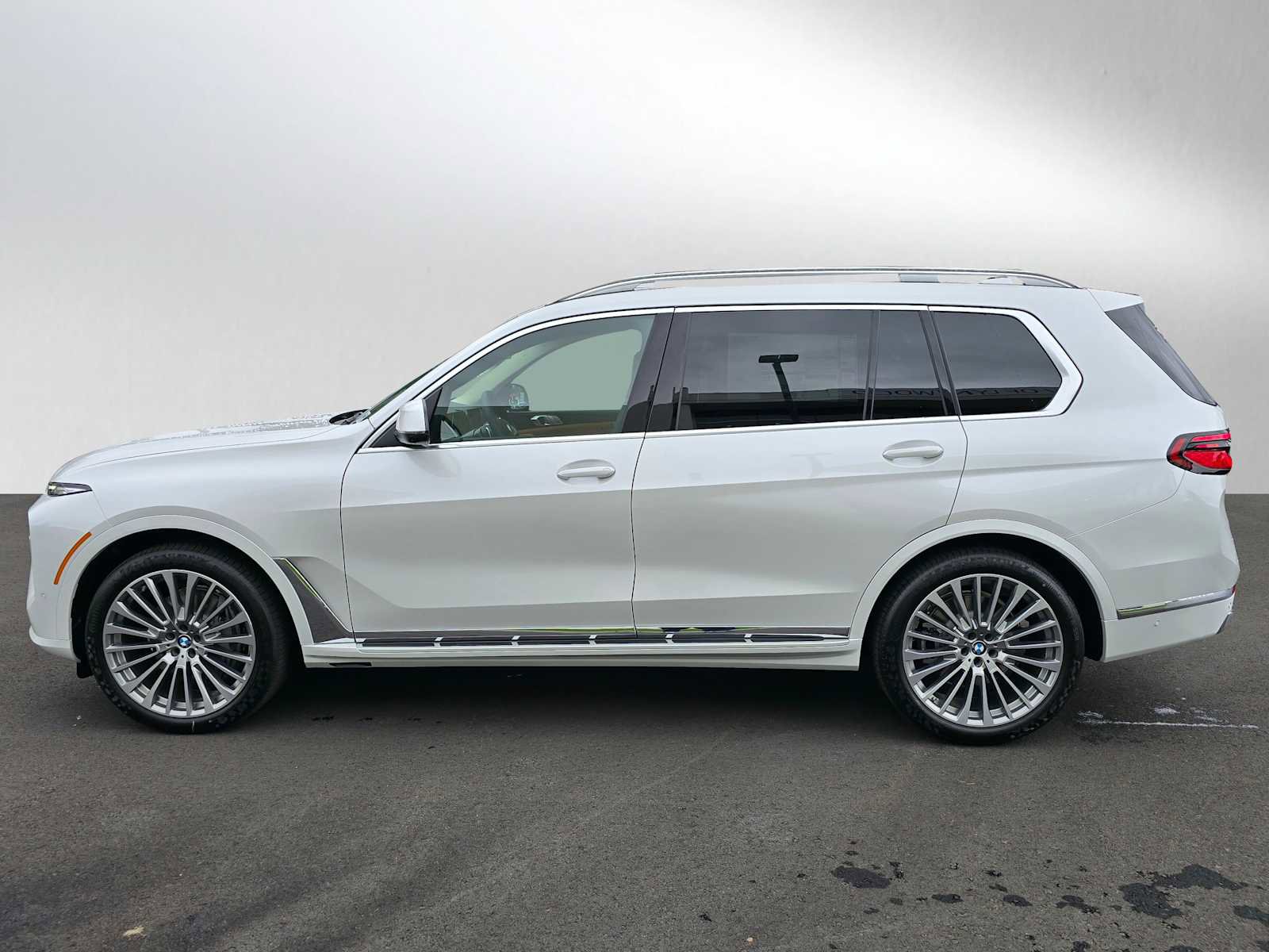 Used 2026 BMW X7 xDrive40i w/ Executive Package image 4